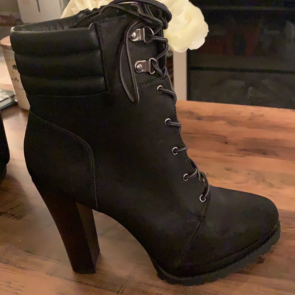 Jennifer Lopez Heeled Boots